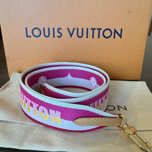 Louis Vuitton Accessories - 💥LOUIS VUITTON💥JACQUARD BANDOULIÈRE STRAP FUCHSIA